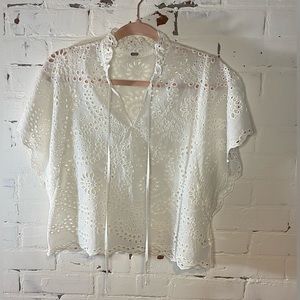 NWOT YOUNG FABULOUS & BROKE WHITE EYLET BLOUSE SIZE SMALL